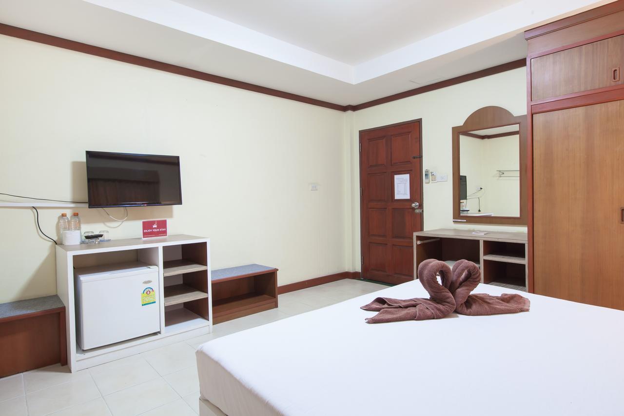 Zen Rooms Rat-U-Thid 200 Phi Road Patong Екстериор снимка