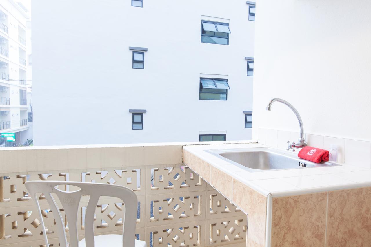 Zen Rooms Rat-U-Thid 200 Phi Road Patong Екстериор снимка